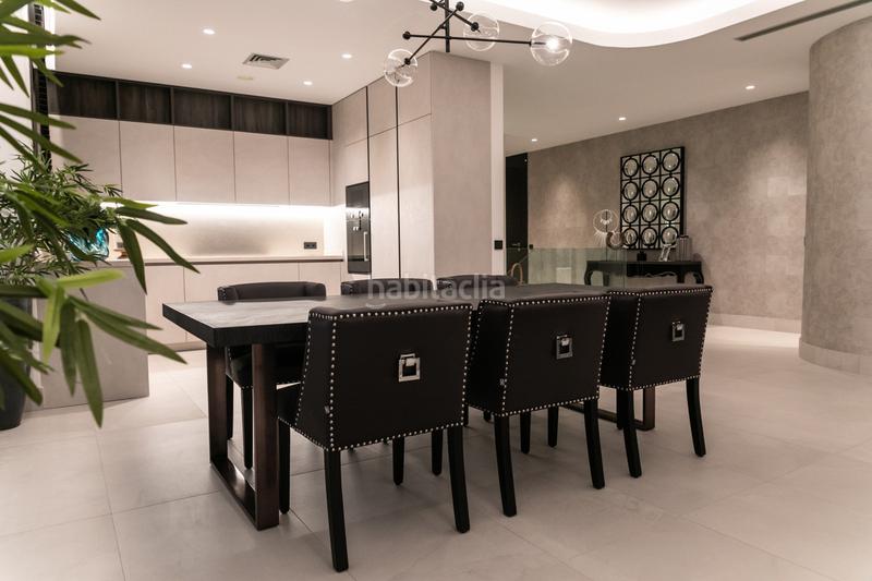 Foto ff81c0aa-9a61-4c83-b48c-36b77e27e2d8. Apartament amb aparcament piscina a Las Lomas de Río Verde Marbella