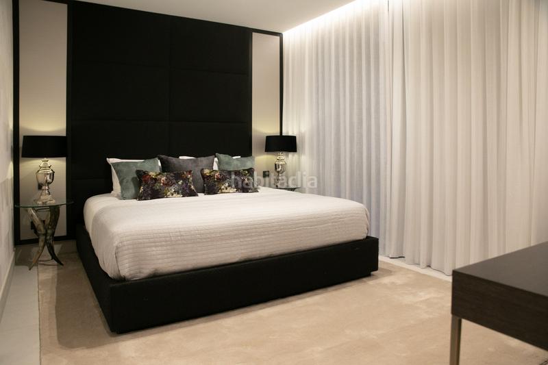 Foto 56b7ae48-482b-4dec-b50b-237aab743705. Appartement mit parking pool in Las Lomas de Río Verde Marbella