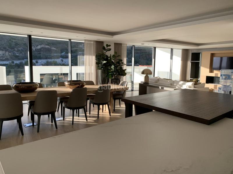 Foto 196825f1-ff51-4f70-ae07-87e2504e63a5. Penthouse with parking pool in Torrecilla - La Cañada Marbella