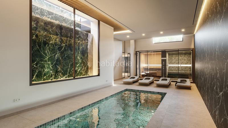 Foto 11e3fd14-e296-445f-8d1a-f7f0d3a69dbb. Chalet mit parking pool in La Dama de Noche - La Alzambra Marbella