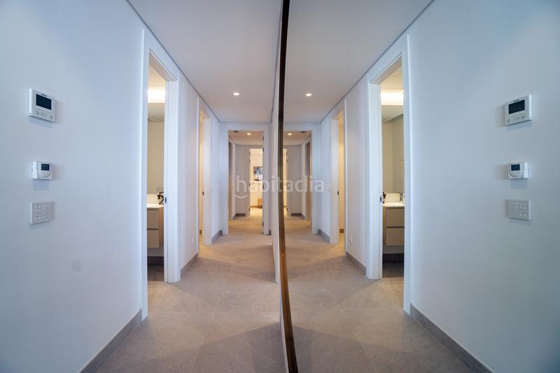 Foto 2a766d93-9581-49e7-a3d7-c2cb6ea101d9. Attico con parcheggio piscina in Nueva Atalaya Estepona