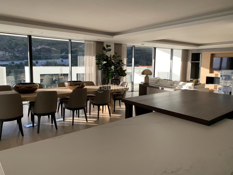 Foto 9ee6ca02-92c9-4093-8d0e-a914e75a1793. Attique avec parking piscine dans Torrecilla - La Cañada Marbella