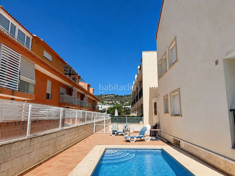 Foto 89d85736-3493-49e3-8e0f-9eaf8e0c3b7a. Casa adossada amb aparcament piscina a Centro Ciudad Xàbia