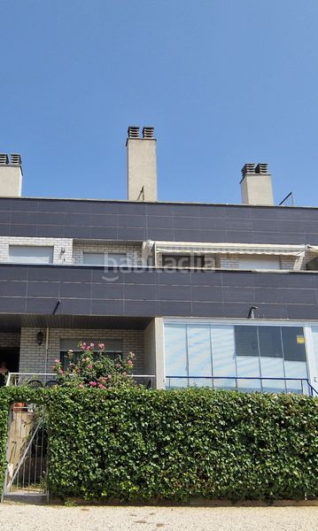 Foto 5c9b2367-264b-432b-9cdf-23b22ae74194. Casa adossada amb xemeneia calefacció aparcament a Zaragoza