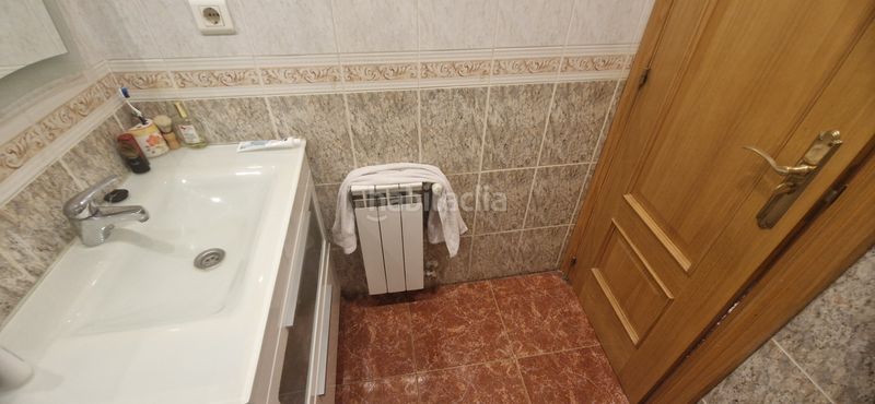 Foto 97cd5d34-7619-46e9-bacd-3efa5e355f4a. Casa adossada amb xemeneia calefacció aparcament a Zaragoza