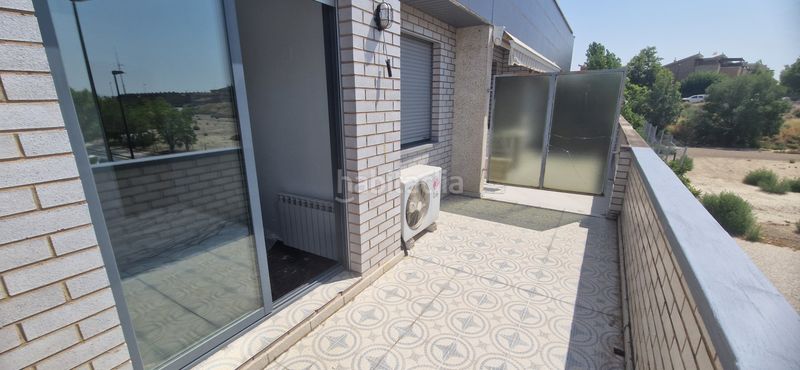 Foto b7543c29-3b32-4507-8bd0-447749e5d59e. Casa adossada amb xemeneia calefacció aparcament a Zaragoza