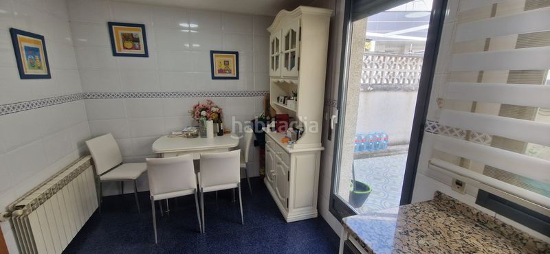 Foto b97fd244-3583-4b33-95df-7c1693e46c2c. Casa adossada amb xemeneia calefacció aparcament a Zaragoza