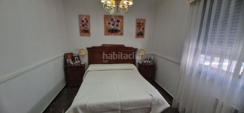 Foto bb6aeee0-e2f1-440e-915c-168313b31679. Casa adossada amb xemeneia calefacció aparcament a Zaragoza