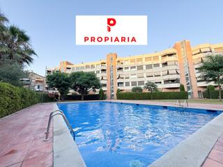 Appartement à Molins de Rei. Gran piso con piscina comunitaria