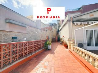 Rez-de-chaussée à Sant Vicenç dels Horts. Piso con terraza y parking
