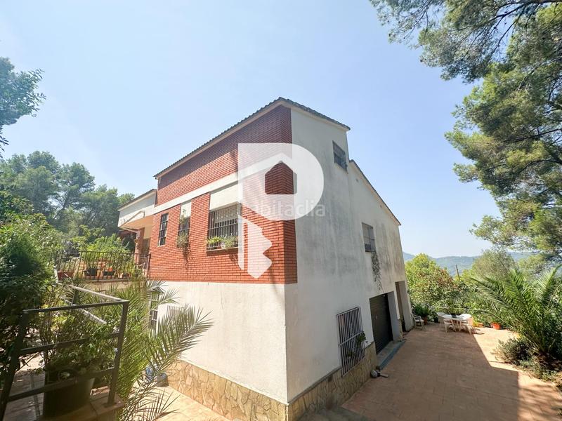 Foto 0eae0356-678e-434e-b698-120b677c49d7. Haus in calle gran via de fontpineda 72 in Pallejà