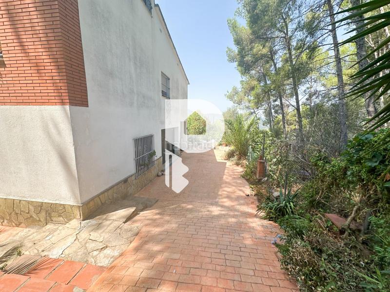 Foto 144c4369-d91d-4682-9452-2feb1b1d62a0. Haus in calle gran via de fontpineda 72 in Pallejà