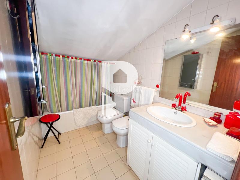 Foto 33fdd83b-5cc6-492e-b35d-85cf0f331840. Haus in calle gran via de fontpineda 72 in Pallejà