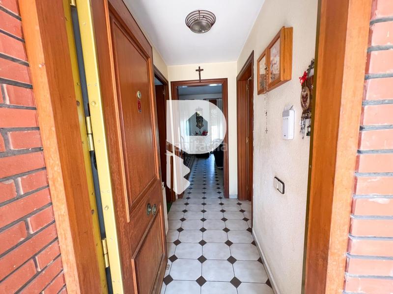 Foto 3abae38f-5f30-4c2a-8188-897c9d4718e6. Haus in calle gran via de fontpineda 72 in Pallejà