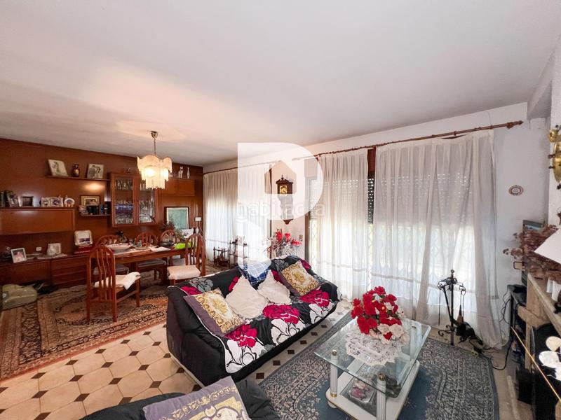 Foto 6794b44b-d054-4396-a0c8-4aae4a193938. Haus in calle gran via de fontpineda 72 in Pallejà