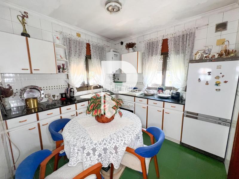 Foto 6e9b3d05-9760-4e37-aafa-78a323dc0e52. Haus in calle gran via de fontpineda 72 in Pallejà