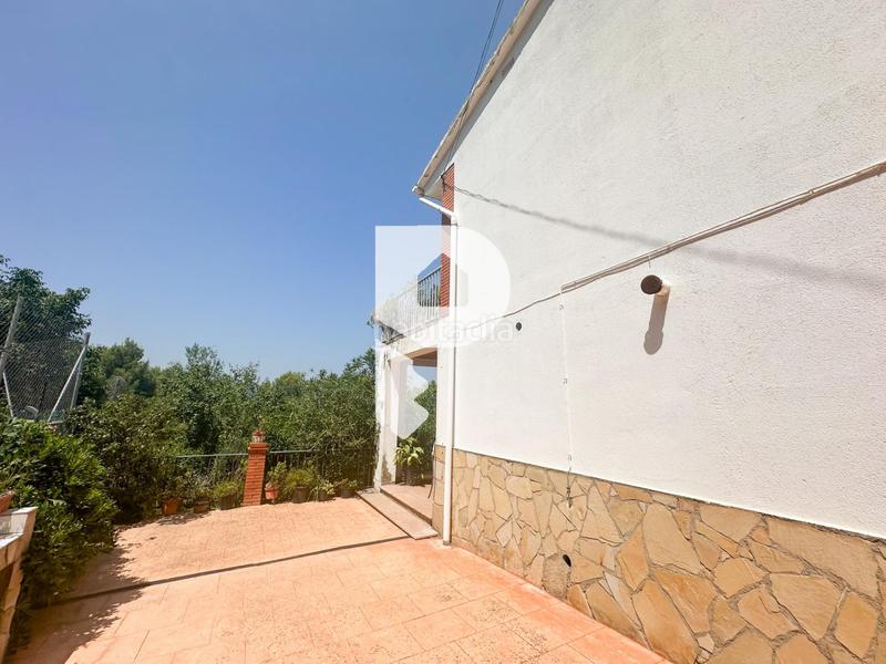 Foto c396e40d-0371-4190-bb2f-d135da8fd63c. Haus in calle gran via de fontpineda 72 in Pallejà