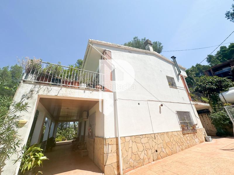 Foto d6dca8c1-b12f-41a7-b310-df07857e91a3. Haus in calle gran via de fontpineda 72 in Pallejà