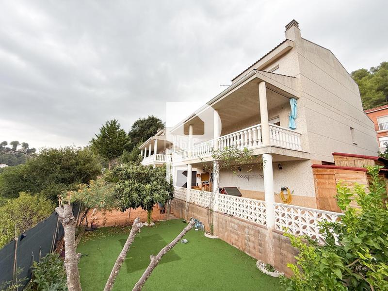 Foto de336a18-ffda-4de2-9c7f-03f955f8ac31. Casa preciosa casa muy bien ubicada en Cervelló