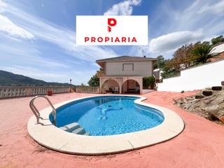 Maison à Olesa de Bonesvalls. Espectacular casa con piscina