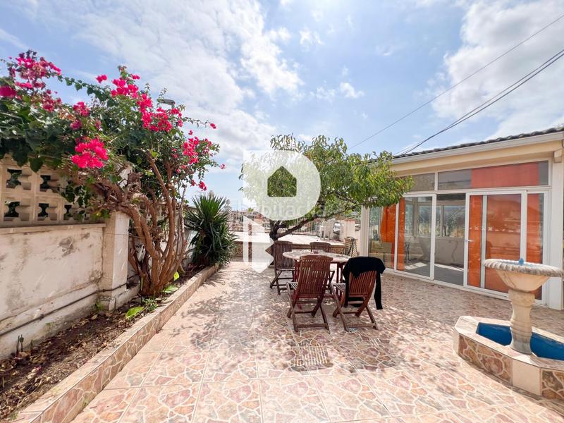 Foto c1677601-d538-4f0e-b2f2-b06b46ad2661. Haus mit heizung parking in Marianao Sant Boi de Llobregat