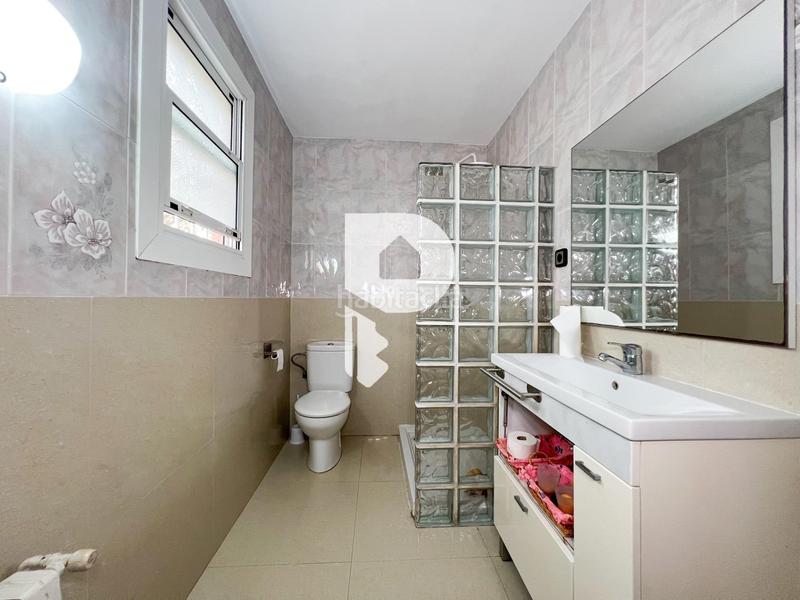 Foto cec266a3-0223-41b3-aa09-8528fa089925. Haus mit heizung parking in Marianao Sant Boi de Llobregat