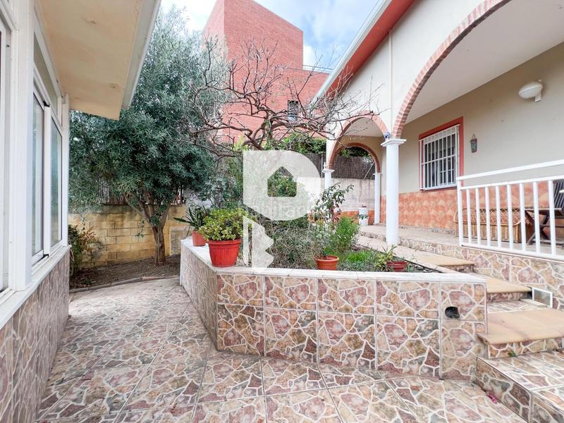 Foto db1744e5-52a8-4f7b-8b27-b6617a9d0469. Haus mit heizung parking in Marianao Sant Boi de Llobregat