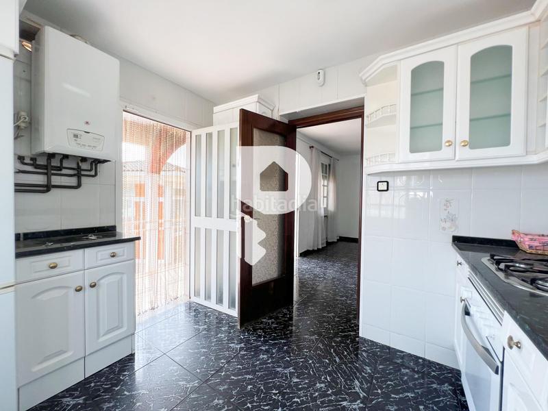 Foto efd34d42-672f-46d5-8f2b-6406f1d966a8. Haus mit heizung parking in Marianao Sant Boi de Llobregat