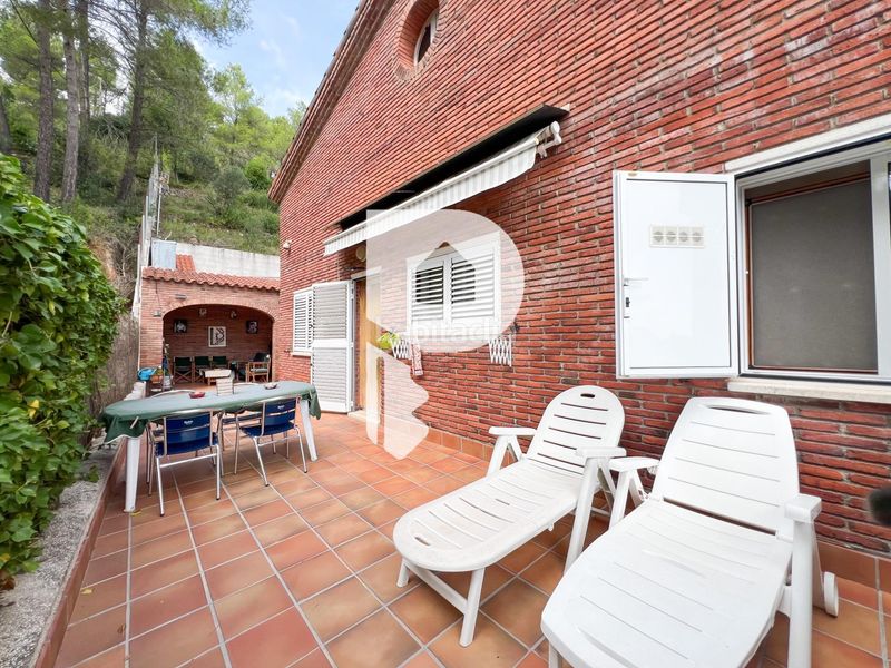 Foto 20697b67-5153-47d9-8d63-617a38a7325d. Casa amb aparcament a Cervelló