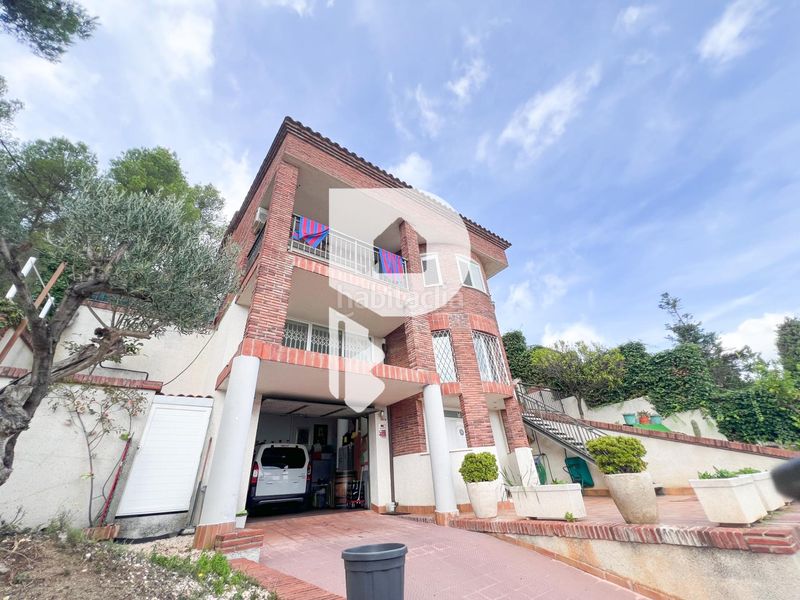 Foto a984aa5d-abed-4d3c-aafb-c6e6eb28e14f. Casa amb aparcament a Cervelló
