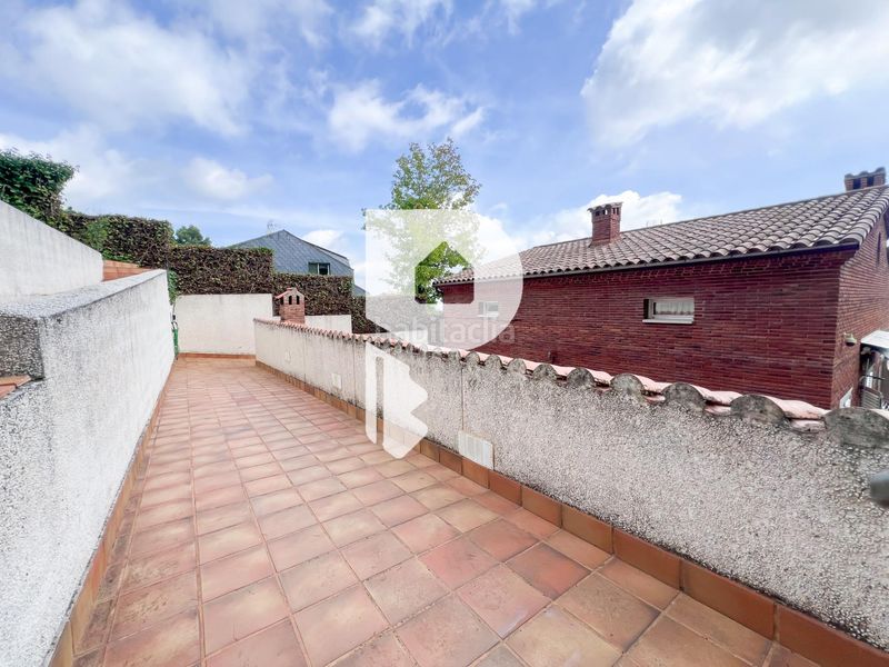 Foto af980508-bca6-4f56-8935-f39d93437125. Casa amb aparcament a Cervelló