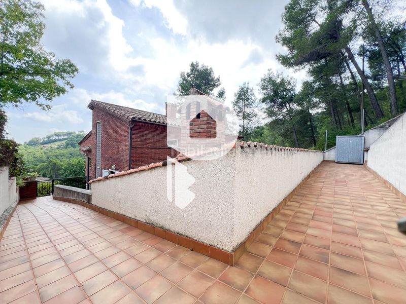 Foto b1e8f47e-de12-4b8c-8144-3fe6f8e2e597. Casa amb aparcament a Cervelló