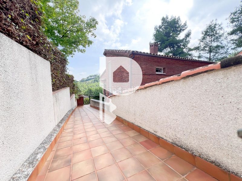Foto ccbf6ca8-355e-4336-8743-ef54e78f81ad. Casa amb aparcament a Cervelló