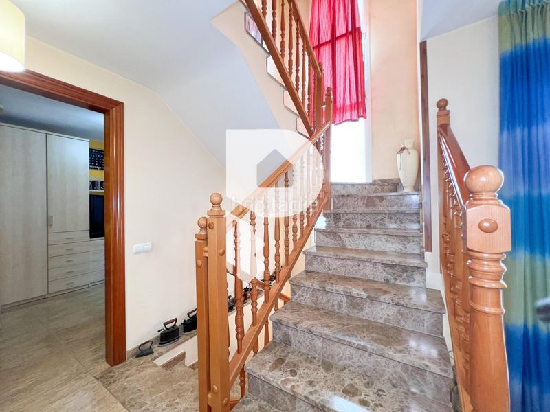 Foto cd92aaa5-507d-4cf7-b975-44ea02d14ae1. Casa amb aparcament a Cervelló