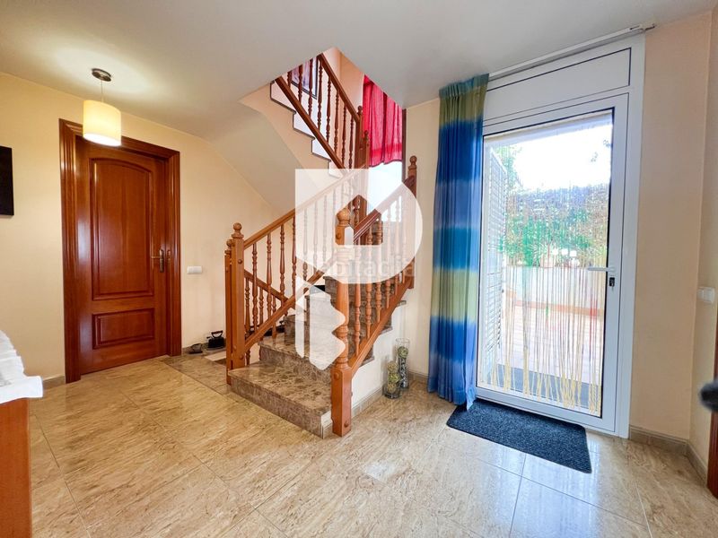 Foto e3274a9e-f057-405a-9191-134f2aeb9650. Casa amb aparcament a Cervelló
