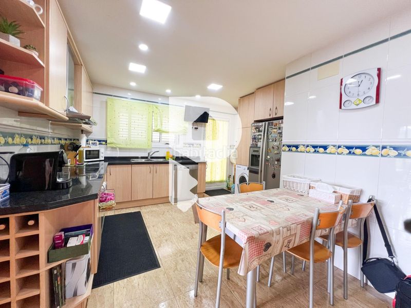 Foto eada6525-c23c-404e-b0ff-f0d3ebb7e0c4. Casa amb aparcament a Cervelló