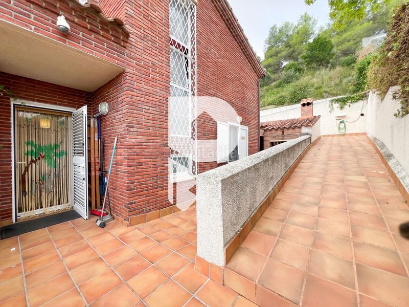 Foto fdddaac7-3a42-4b07-92b4-80496a171e5c. Casa amb aparcament a Cervelló
