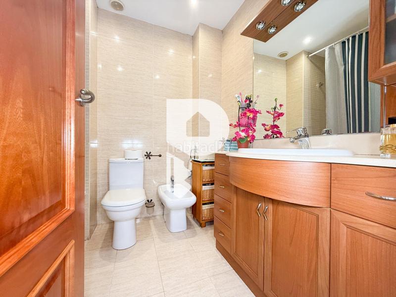 Foto 1128b6e4-423c-4c51-914d-693a8cb6306b. Planta baja enorme piso con parking en Roquetes Barcelona