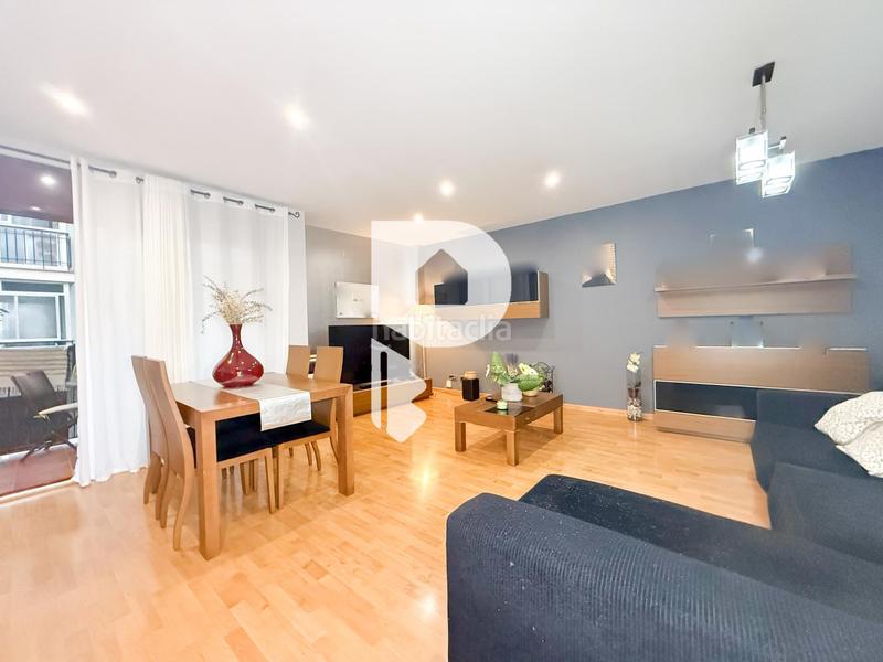 Foto 14fe2a1f-8834-46b3-a673-f4374c11c299. Planta baja enorme piso con parking en Roquetes Barcelona