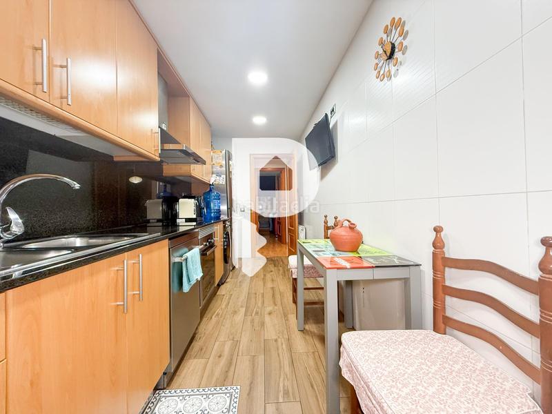 Foto 89bcaf1d-76a4-43e1-b242-ad2eef9d69a2. Planta baja enorme piso con parking en Roquetes Barcelona