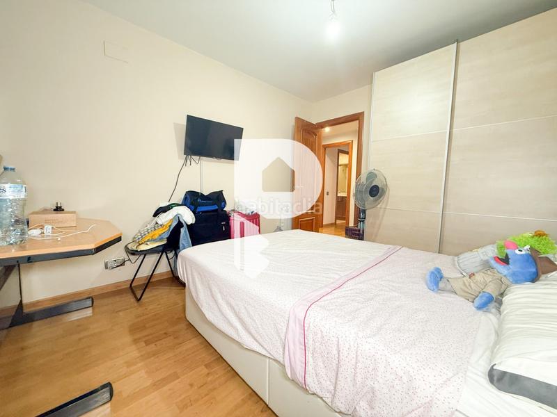 Foto a18e59f8-305a-42af-8783-c9835f4b0137. Planta baja enorme piso con parking en Roquetes Barcelona