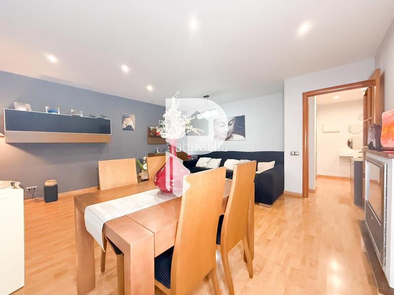 Foto b7aa60f9-6d26-448a-a361-6b97bea65954. Planta baja enorme piso con parking en Roquetes Barcelona