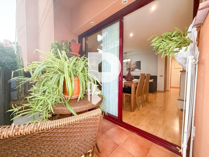 Foto d3d6f466-4e05-4d14-8a54-12ed4019109f. Planta baja enorme piso con parking en Roquetes Barcelona