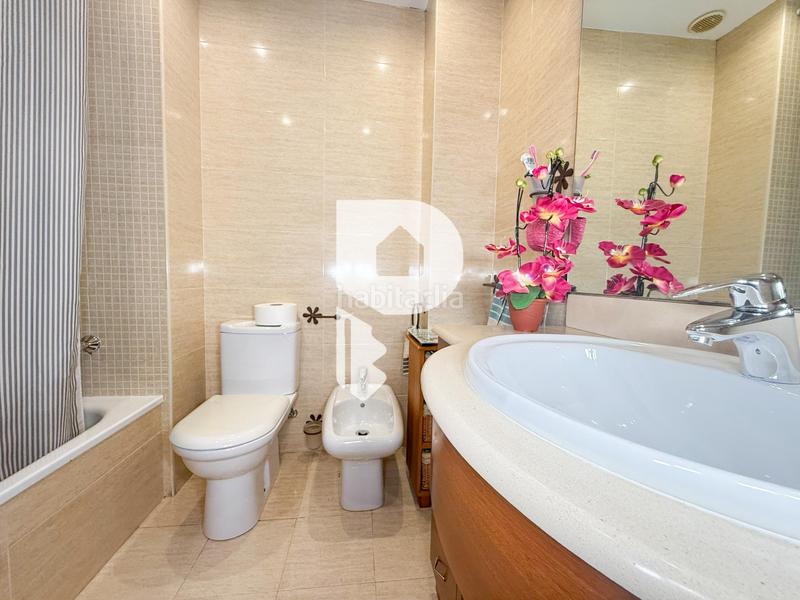 Foto d9219823-4233-4dd6-8a58-9b587e38d8d0. Planta baja enorme piso con parking en Roquetes Barcelona