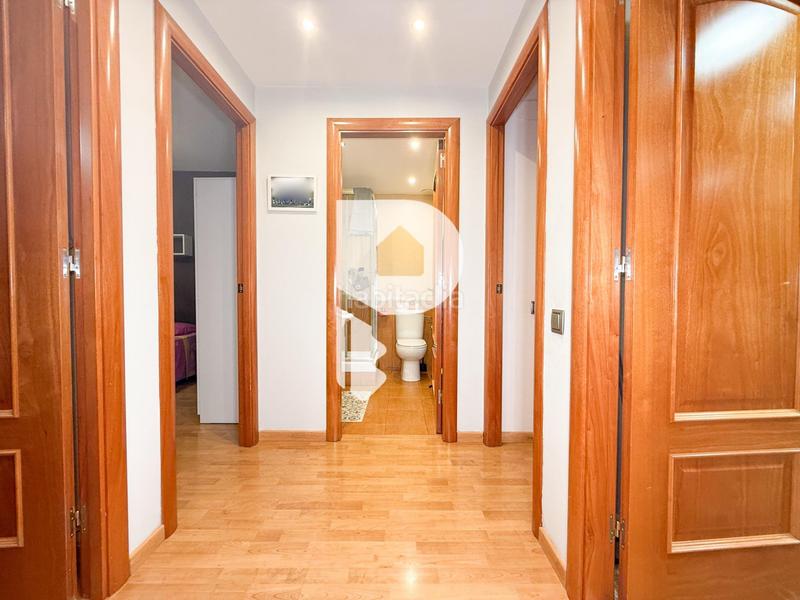 Foto e35ec3df-535d-4c01-8ef3-4c3a4654027b. Planta baja enorme piso con parking en Roquetes Barcelona