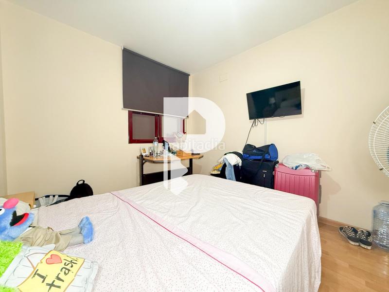 Foto fc8b5d40-4b6e-4866-80e3-29f65db7c855. Planta baja enorme piso con parking en Roquetes Barcelona