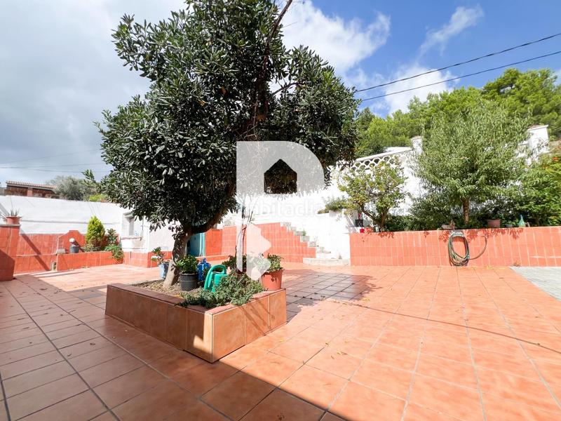 Foto bfeea278-6700-48f0-a23a-64fb56d4f510. Casa con riscaldamento parcheggio piscina in Vallirana