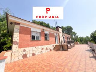 Maison à Avenida corbera 08757. Magnifica casa con gran terreno y vistas increibles
