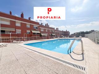 Maison jumelée à Vinyets-Molí Vell. Casa pareada con piscina comunitaria