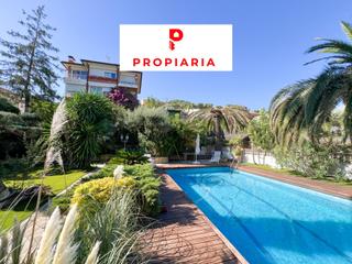 Haus in Vallirana. Casa con terreno y piscina